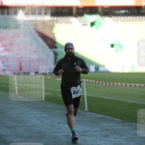 06.10.2024 - 19. swb-Marathon Bremen Yannick Fuchs http://msf.ph/oto/7385091 06.10.2024 10:25:34 Laufen im Stadion 7260, 7433, 7496, 7548, 7756, 7826, 7906, 8228, 8242, 8412, 8445, 8478, 8481, 8497, 8517, 8659, 8666, 8671, 8672, 8680, 8713, 8715, 8749, 8806, 8812, 8905, 8975 meine-sportfotos.de