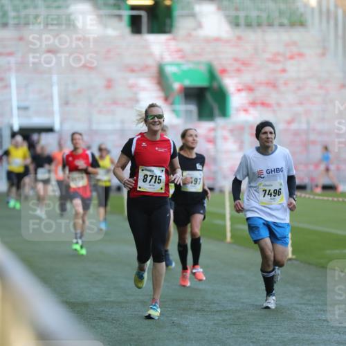 06.10.2024 - 19. swb-Marathon Bremen Yannick Fuchs http://msf.ph/oto/7385193 06.10.2024 10:25:35 Laufen im Stadion 7260, 7433, 7496, 7548, 7756, 7793, 7826, 7906, 8228, 8242, 8412, 8478, 8481, 8497, 8517, 8659, 8666, 8671, 8672, 8680, 8713, 8715, 8749, 8806, 8812, 8905, 8975 meine-sportfotos.de