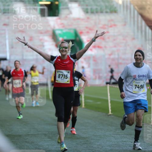 06.10.2024 - 19. swb-Marathon Bremen Yannick Fuchs http://msf.ph/oto/7385218 06.10.2024 10:25:36 Laufen im Stadion 7260, 7294, 7433, 7496, 7548, 7756, 7793, 7826, 7906, 8228, 8242, 8412, 8478, 8481, 8497, 8659, 8666, 8671, 8672, 8680, 8713, 8715, 8749, 8806, 8812, 8905, 8975, 9061 meine-sportfotos.de