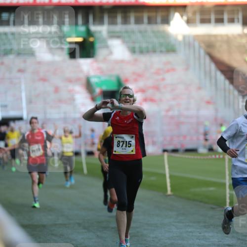 06.10.2024 - 19. swb-Marathon Bremen Yannick Fuchs http://msf.ph/oto/7385247 06.10.2024 10:25:37 Laufen im Stadion 7260, 7294, 7433, 7496, 7548, 7756, 7793, 7826, 7906, 8228, 8242, 8412, 8478, 8481, 8497, 8659, 8666, 8671, 8672, 8680, 8713, 8715, 8749, 8806, 8812, 8905, 8975, 9061 meine-sportfotos.de