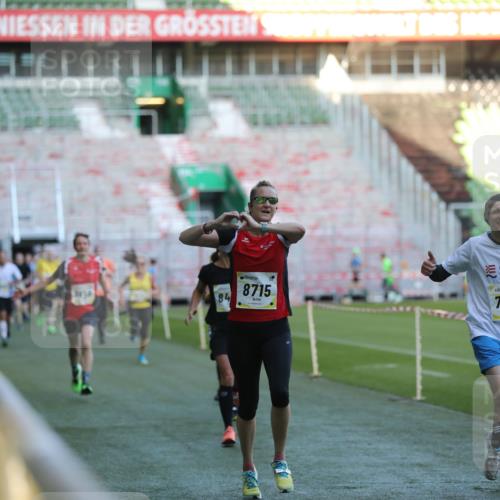 06.10.2024 - 19. swb-Marathon Bremen Yannick Fuchs http://msf.ph/oto/7385278 06.10.2024 10:25:37 Laufen im Stadion 7260, 7294, 7433, 7496, 7548, 7756, 7793, 7826, 7906, 8228, 8242, 8412, 8478, 8481, 8497, 8659, 8666, 8671, 8672, 8680, 8713, 8715, 8749, 8806, 8812, 8905, 8975, 9061 meine-sportfotos.de