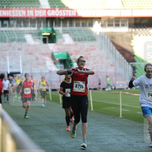 06.10.2024 - 19. swb-Marathon Bremen Yannick Fuchs http://msf.ph/oto/7385286 06.10.2024 10:25:37 Laufen im Stadion 7260, 7294, 7433, 7496, 7548, 7756, 7793, 7826, 7906, 8228, 8242, 8412, 8478, 8481, 8497, 8659, 8666, 8671, 8672, 8680, 8713, 8715, 8749, 8806, 8812, 8905, 8975, 9061 meine-sportfotos.de
