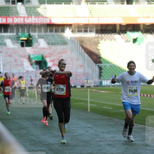 06.10.2024 - 19. swb-Marathon Bremen Yannick Fuchs http://msf.ph/oto/7385320 06.10.2024 10:25:38 Laufen im Stadion 7260, 7294, 7433, 7496, 7548, 7756, 7793, 7826, 7906, 8228, 8242, 8412, 8478, 8481, 8497, 8659, 8666, 8671, 8672, 8680, 8713, 8715, 8749, 8806, 8812, 8905, 8975, 9061 meine-sportfotos.de