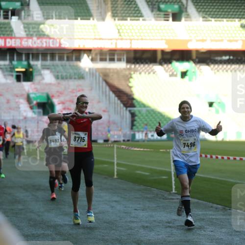 06.10.2024 - 19. swb-Marathon Bremen Yannick Fuchs http://msf.ph/oto/7385331 06.10.2024 10:25:38 Laufen im Stadion 7260, 7294, 7433, 7496, 7548, 7756, 7793, 7826, 7906, 8228, 8242, 8412, 8478, 8481, 8497, 8659, 8666, 8671, 8672, 8680, 8713, 8715, 8749, 8806, 8812, 8905, 8975, 9061 meine-sportfotos.de