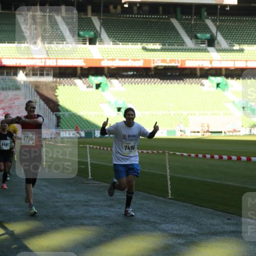 06.10.2024 - 19. swb-Marathon Bremen Yannick Fuchs http://msf.ph/oto/7385354 06.10.2024 10:25:38 Laufen im Stadion 7260, 7294, 7433, 7496, 7548, 7756, 7793, 7826, 7906, 8228, 8242, 8412, 8478, 8481, 8497, 8659, 8666, 8671, 8672, 8680, 8713, 8715, 8749, 8806, 8812, 8905, 8975, 9061 meine-sportfotos.de
