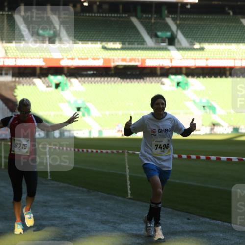 06.10.2024 - 19. swb-Marathon Bremen Yannick Fuchs http://msf.ph/oto/7385409 06.10.2024 10:25:39 Laufen im Stadion 7260, 7294, 7433, 7496, 7548, 7756, 7793, 7826, 7906, 8228, 8242, 8412, 8478, 8481, 8492, 8497, 8659, 8666, 8671, 8672, 8680, 8713, 8715, 8749, 8806, 8812, 8905, 8975, 9061 meine-sportfotos.de