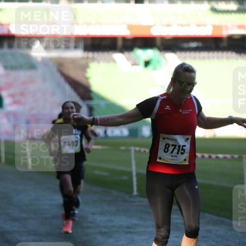 06.10.2024 - 19. swb-Marathon Bremen Yannick Fuchs http://msf.ph/oto/7385424 06.10.2024 10:25:40 Laufen im Stadion 7260, 7294, 7433, 7496, 7548, 7756, 7793, 7826, 7906, 8177, 8228, 8242, 8412, 8478, 8481, 8492, 8497, 8659, 8666, 8671, 8672, 8680, 8713, 8715, 8749, 8806, 8812, 8905, 8975, 9061 meine-sportfotos.de