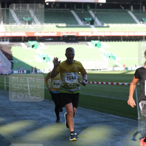 06.10.2024 - 19. swb-Marathon Bremen Yannick Fuchs http://msf.ph/oto/7385505 06.10.2024 10:25:43 Laufen im Stadion 7260, 7294, 7429, 7433, 7496, 7548, 7793, 7826, 7906, 8177, 8228, 8242, 8301, 8412, 8478, 8481, 8492, 8497, 8659, 8666, 8671, 8672, 8680, 8713, 8715, 8749, 8806, 8812, 8905, 8975, 9061 meine-sportfotos.de