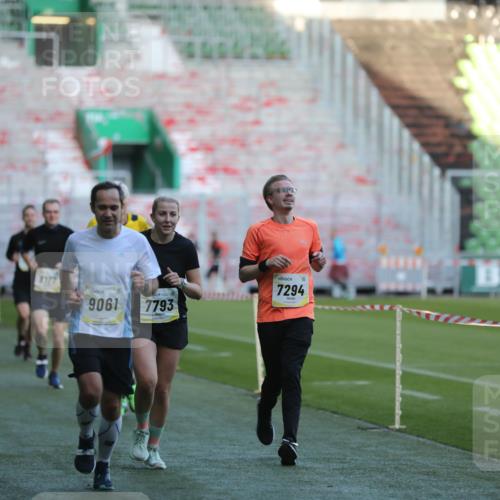 06.10.2024 - 19. swb-Marathon Bremen Yannick Fuchs http://msf.ph/oto/7385692 06.10.2024 10:25:46 Laufen im Stadion 7141, 7260, 7294, 7429, 7433, 7496, 7548, 7793, 7826, 7906, 8177, 8228, 8242, 8301, 8412, 8478, 8481, 8492, 8497, 8659, 8666, 8671, 8672, 8680, 8713, 8715, 8749, 8775, 8806, 8812, 8905, 8975, 9061 meine-sportfotos.de