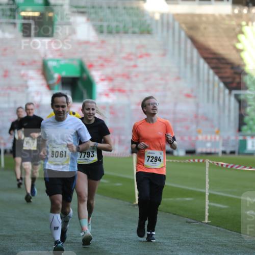 06.10.2024 - 19. swb-Marathon Bremen Yannick Fuchs http://msf.ph/oto/7385703 06.10.2024 10:25:47 Laufen im Stadion 7141, 7260, 7294, 7429, 7433, 7485, 7496, 7548, 7793, 7826, 7906, 8177, 8228, 8242, 8301, 8412, 8478, 8481, 8492, 8497, 8659, 8666, 8671, 8672, 8713, 8715, 8749, 8775, 8806, 8812, 8905, 8975, 9061 meine-sportfotos.de