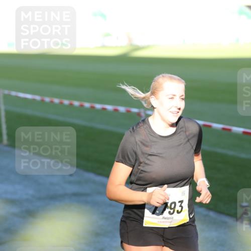 06.10.2024 - 19. swb-Marathon Bremen Yannick Fuchs http://msf.ph/oto/7385785 06.10.2024 10:25:52 Laufen im Stadion 7141, 7294, 7429, 7433, 7485, 7496, 7548, 7771, 7793, 7826, 7906, 8075, 8177, 8242, 8301, 8426, 8481, 8492, 8497, 8555, 8659, 8666, 8671, 8672, 8713, 8715, 8775, 8793, 8806, 8812, 8905, 9034, 9061 meine-sportfotos.de