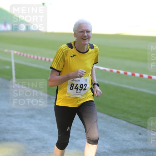06.10.2024 - 19. swb-Marathon Bremen Yannick Fuchs http://msf.ph/oto/7385794 06.10.2024 10:25:53 Laufen im Stadion 7141, 7294, 7429, 7433, 7485, 7496, 7548, 7771, 7793, 7826, 7906, 7978, 8075, 8177, 8242, 8301, 8321, 8426, 8481, 8492, 8497, 8555, 8659, 8666, 8671, 8672, 8713, 8715, 8775, 8793, 8806, 8812, 8905, 9034, 9061 meine-sportfotos.de