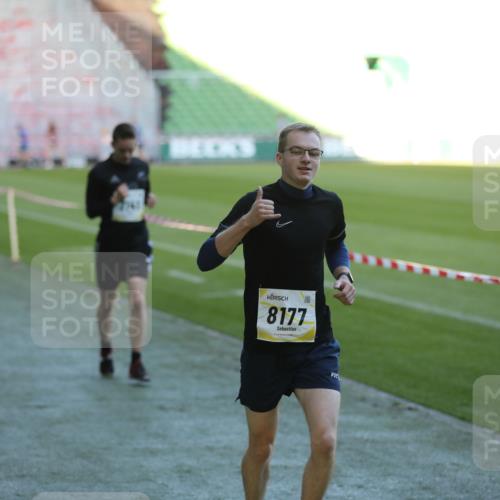 06.10.2024 - 19. swb-Marathon Bremen Yannick Fuchs http://msf.ph/oto/7385822 06.10.2024 10:25:54 Laufen im Stadion 7141, 7294, 7429, 7433, 7485, 7496, 7508, 7548, 7771, 7793, 7826, 7906, 7978, 8075, 8177, 8242, 8301, 8321, 8426, 8481, 8492, 8497, 8555, 8659, 8671, 8672, 8713, 8715, 8775, 8793, 8806, 8812, 8905, 9034, 9061 meine-sportfotos.de