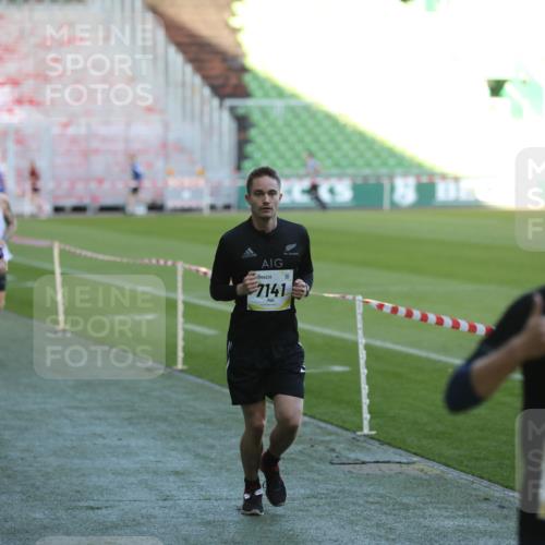 06.10.2024 - 19. swb-Marathon Bremen Yannick Fuchs http://msf.ph/oto/7385846 06.10.2024 10:25:55 Laufen im Stadion 7141, 7294, 7403, 7429, 7433, 7485, 7496, 7508, 7548, 7771, 7793, 7826, 7906, 7978, 8075, 8177, 8242, 8301, 8321, 8426, 8481, 8492, 8497, 8555, 8659, 8671, 8672, 8713, 8715, 8775, 8793, 8806, 8812, 8905, 9034, 9061 meine-sportfotos.de