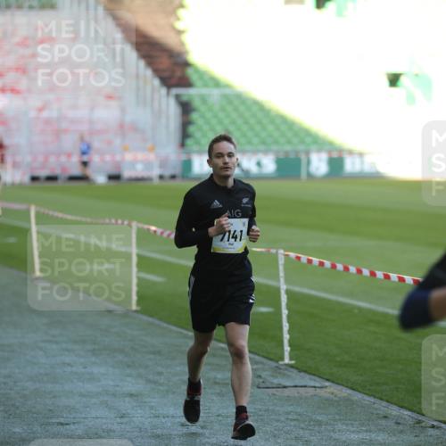 06.10.2024 - 19. swb-Marathon Bremen Yannick Fuchs http://msf.ph/oto/7385858 06.10.2024 10:25:55 Laufen im Stadion 7141, 7294, 7403, 7429, 7433, 7485, 7496, 7508, 7548, 7771, 7793, 7826, 7906, 7978, 8075, 8177, 8242, 8301, 8321, 8426, 8481, 8492, 8497, 8555, 8659, 8671, 8672, 8713, 8715, 8775, 8793, 8806, 8812, 8905, 9034, 9061 meine-sportfotos.de