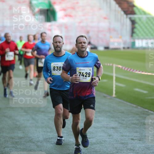 06.10.2024 - 19. swb-Marathon Bremen Yannick Fuchs http://msf.ph/oto/7385888 06.10.2024 10:25:56 Laufen im Stadion 7141, 7294, 7403, 7429, 7433, 7485, 7496, 7508, 7548, 7771, 7793, 7826, 7978, 8075, 8177, 8242, 8301, 8321, 8426, 8481, 8492, 8497, 8555, 8659, 8672, 8713, 8715, 8775, 8793, 8806, 8812, 8905, 8996, 8997, 9034, 9061 meine-sportfotos.de