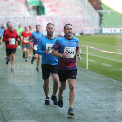 06.10.2024 - 19. swb-Marathon Bremen Yannick Fuchs http://msf.ph/oto/7385899 06.10.2024 10:25:57 Laufen im Stadion 7141, 7294, 7403, 7429, 7433, 7485, 7496, 7508, 7548, 7771, 7793, 7826, 7978, 8075, 8177, 8242, 8301, 8321, 8426, 8481, 8492, 8497, 8555, 8659, 8672, 8713, 8715, 8775, 8793, 8806, 8812, 8905, 8996, 8997, 9034, 9061 meine-sportfotos.de
