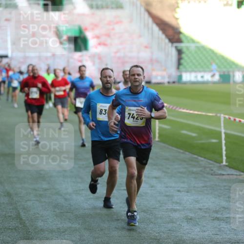 06.10.2024 - 19. swb-Marathon Bremen Yannick Fuchs http://msf.ph/oto/7385920 06.10.2024 10:25:57 Laufen im Stadion 7141, 7294, 7403, 7429, 7433, 7485, 7496, 7508, 7548, 7771, 7793, 7826, 7978, 8075, 8177, 8242, 8301, 8321, 8426, 8481, 8492, 8497, 8555, 8659, 8672, 8713, 8715, 8775, 8793, 8806, 8812, 8905, 8996, 8997, 9034, 9061 meine-sportfotos.de