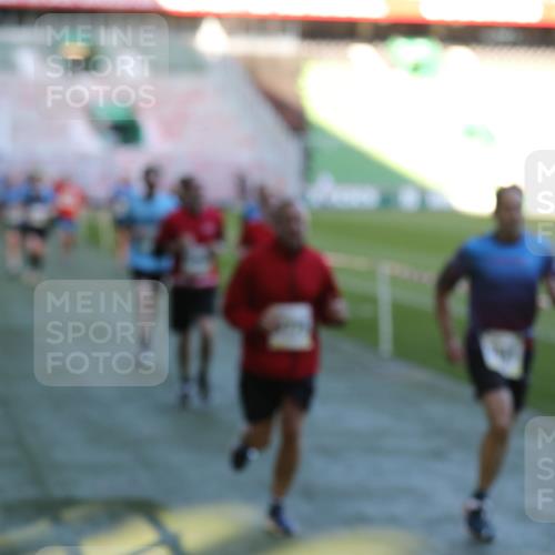 06.10.2024 - 19. swb-Marathon Bremen Yannick Fuchs http://msf.ph/oto/7386103 06.10.2024 10:26:02 Laufen im Stadion 7141, 7294, 7327, 7403, 7414, 7429, 7433, 7485, 7496, 7508, 7548, 7771, 7793, 7978, 8075, 8177, 8301, 8321, 8376, 8426, 8481, 8492, 8497, 8555, 8601, 8659, 8715, 8775, 8793, 8814, 8905, 8913, 8973, 8996, 8997, 9034, 9061, 9084 meine-sportfotos.de
