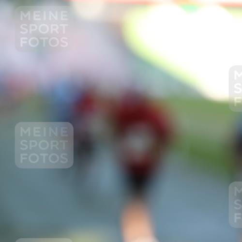 06.10.2024 - 19. swb-Marathon Bremen Yannick Fuchs http://msf.ph/oto/7386113 06.10.2024 10:26:02 Laufen im Stadion 7141, 7294, 7327, 7403, 7414, 7429, 7433, 7485, 7496, 7508, 7548, 7771, 7793, 7978, 8075, 8177, 8301, 8321, 8376, 8426, 8481, 8492, 8497, 8555, 8601, 8659, 8715, 8775, 8793, 8814, 8905, 8913, 8973, 8996, 8997, 9034, 9061, 9084 meine-sportfotos.de