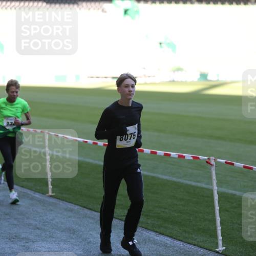 06.10.2024 - 19. swb-Marathon Bremen Yannick Fuchs http://msf.ph/oto/7386185 06.10.2024 10:26:09 Laufen im Stadion 7045, 7141, 7294, 7327, 7403, 7414, 7429, 7433, 7485, 7496, 7508, 7548, 7771, 7793, 7978, 8075, 8177, 8301, 8321, 8376, 8426, 8481, 8492, 8555, 8601, 8659, 8733, 8775, 8793, 8814, 8913, 8973, 8996, 8997, 9034, 9051, 9054, 9061, 9084 meine-sportfotos.de