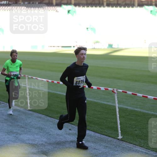 06.10.2024 - 19. swb-Marathon Bremen Yannick Fuchs http://msf.ph/oto/7386194 06.10.2024 10:26:09 Laufen im Stadion 7045, 7141, 7294, 7327, 7403, 7414, 7429, 7433, 7485, 7496, 7508, 7548, 7771, 7793, 7978, 8075, 8177, 8301, 8321, 8376, 8426, 8481, 8492, 8555, 8601, 8659, 8733, 8775, 8793, 8814, 8913, 8973, 8996, 8997, 9034, 9051, 9054, 9061, 9084 meine-sportfotos.de