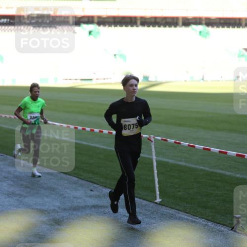 06.10.2024 - 19. swb-Marathon Bremen Yannick Fuchs http://msf.ph/oto/7386220 06.10.2024 10:26:09 Laufen im Stadion 7045, 7141, 7294, 7327, 7403, 7414, 7429, 7433, 7485, 7496, 7508, 7548, 7771, 7793, 7978, 8075, 8177, 8301, 8321, 8376, 8426, 8481, 8492, 8555, 8601, 8659, 8733, 8775, 8793, 8814, 8913, 8973, 8996, 8997, 9034, 9051, 9054, 9061, 9084 meine-sportfotos.de
