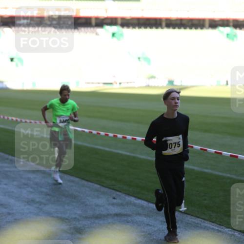 06.10.2024 - 19. swb-Marathon Bremen Yannick Fuchs http://msf.ph/oto/7386232 06.10.2024 10:26:09 Laufen im Stadion 7045, 7141, 7294, 7327, 7403, 7414, 7429, 7433, 7485, 7496, 7508, 7548, 7771, 7793, 7978, 8075, 8177, 8301, 8321, 8376, 8426, 8481, 8492, 8555, 8601, 8659, 8733, 8775, 8793, 8814, 8913, 8973, 8996, 8997, 9034, 9051, 9054, 9061, 9084 meine-sportfotos.de