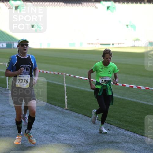 06.10.2024 - 19. swb-Marathon Bremen Yannick Fuchs http://msf.ph/oto/7386256 06.10.2024 10:26:10 Laufen im Stadion 7045, 7141, 7294, 7327, 7403, 7414, 7429, 7433, 7485, 7496, 7508, 7548, 7771, 7793, 7978, 8075, 8177, 8192, 8301, 8321, 8376, 8426, 8481, 8492, 8555, 8601, 8659, 8733, 8775, 8793, 8814, 8913, 8973, 8996, 8997, 9000, 9034, 9051, 9054, 9061, 9084 meine-sportfotos.de