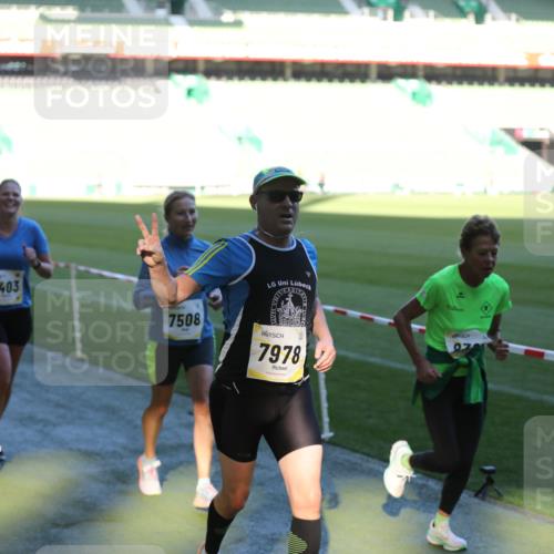 06.10.2024 - 19. swb-Marathon Bremen Yannick Fuchs http://msf.ph/oto/7386334 06.10.2024 10:26:11 Laufen im Stadion 7045, 7141, 7294, 7327, 7403, 7414, 7429, 7433, 7485, 7496, 7508, 7548, 7771, 7793, 7978, 8075, 8177, 8192, 8301, 8321, 8376, 8426, 8481, 8492, 8555, 8601, 8659, 8733, 8775, 8793, 8814, 8913, 8970, 8973, 8996, 8997, 9000, 9034, 9051, 9054, 9061, 9084 meine-sportfotos.de