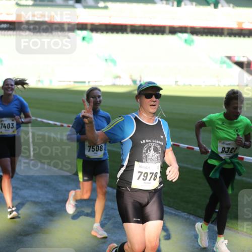 06.10.2024 - 19. swb-Marathon Bremen Yannick Fuchs http://msf.ph/oto/7386349 06.10.2024 10:26:11 Laufen im Stadion 7045, 7141, 7294, 7327, 7403, 7414, 7429, 7433, 7485, 7496, 7508, 7548, 7771, 7793, 7978, 8075, 8177, 8192, 8301, 8321, 8376, 8426, 8481, 8492, 8555, 8601, 8659, 8733, 8775, 8793, 8814, 8913, 8970, 8973, 8996, 8997, 9000, 9034, 9051, 9054, 9061, 9084 meine-sportfotos.de
