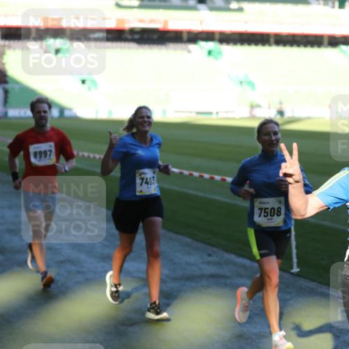 06.10.2024 - 19. swb-Marathon Bremen Yannick Fuchs http://msf.ph/oto/7386380 06.10.2024 10:26:12 Laufen im Stadion 7045, 7141, 7294, 7327, 7403, 7414, 7429, 7433, 7485, 7496, 7508, 7548, 7771, 7793, 7978, 8075, 8177, 8192, 8301, 8321, 8376, 8426, 8481, 8492, 8555, 8601, 8659, 8733, 8775, 8793, 8814, 8913, 8970, 8973, 8996, 8997, 9000, 9034, 9051, 9054, 9061, 9084 meine-sportfotos.de