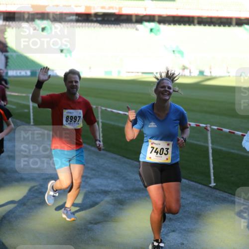 06.10.2024 - 19. swb-Marathon Bremen Yannick Fuchs http://msf.ph/oto/7386431 06.10.2024 10:26:12 Laufen im Stadion 7045, 7141, 7294, 7327, 7403, 7414, 7429, 7433, 7485, 7496, 7508, 7548, 7771, 7793, 7978, 8075, 8177, 8192, 8301, 8321, 8376, 8426, 8481, 8492, 8555, 8601, 8659, 8733, 8775, 8793, 8814, 8913, 8970, 8973, 8996, 8997, 9000, 9034, 9051, 9054, 9061, 9084 meine-sportfotos.de