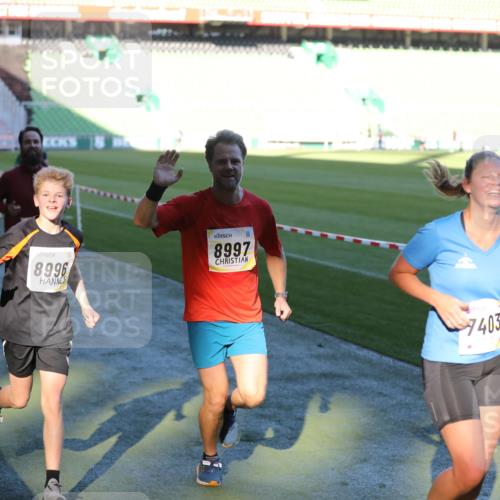 06.10.2024 - 19. swb-Marathon Bremen Yannick Fuchs http://msf.ph/oto/7386467 06.10.2024 10:26:13 Laufen im Stadion 7045, 7141, 7294, 7327, 7403, 7414, 7429, 7433, 7485, 7508, 7548, 7771, 7793, 7874, 7978, 8075, 8177, 8192, 8301, 8321, 8376, 8426, 8481, 8492, 8555, 8601, 8659, 8733, 8775, 8793, 8814, 8913, 8970, 8973, 8996, 8997, 9000, 9034, 9051, 9054, 9061, 9084 meine-sportfotos.de