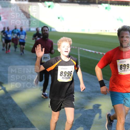 06.10.2024 - 19. swb-Marathon Bremen Yannick Fuchs http://msf.ph/oto/7386510 06.10.2024 10:26:13 Laufen im Stadion 7045, 7141, 7294, 7327, 7403, 7414, 7429, 7433, 7485, 7508, 7548, 7771, 7793, 7874, 7978, 8075, 8177, 8192, 8301, 8321, 8376, 8426, 8481, 8492, 8555, 8601, 8659, 8733, 8775, 8793, 8814, 8913, 8970, 8973, 8996, 8997, 9000, 9034, 9051, 9054, 9061, 9084 meine-sportfotos.de