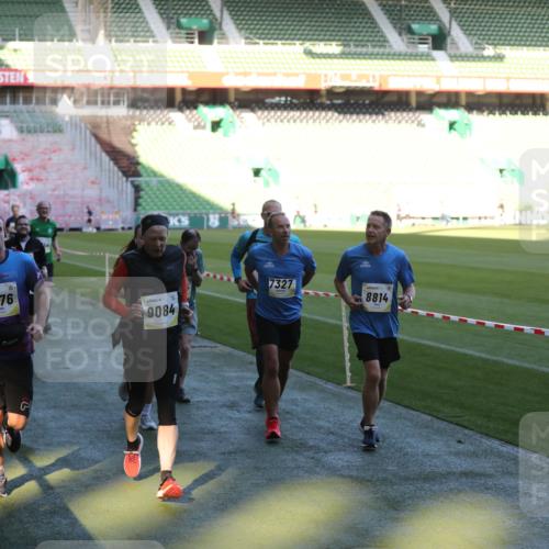 06.10.2024 - 19. swb-Marathon Bremen Yannick Fuchs http://msf.ph/oto/7386786 06.10.2024 10:26:17 Laufen im Stadion 7045, 7141, 7294, 7327, 7403, 7414, 7429, 7433, 7485, 7508, 7771, 7793, 7874, 7978, 8075, 8177, 8192, 8301, 8321, 8376, 8426, 8492, 8555, 8601, 8733, 8775, 8793, 8814, 8913, 8970, 8973, 8996, 8997, 9000, 9034, 9051, 9054, 9061, 9084 meine-sportfotos.de