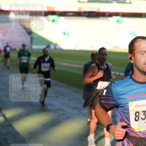 06.10.2024 - 19. swb-Marathon Bremen Yannick Fuchs http://msf.ph/oto/7386901 06.10.2024 10:26:19 Laufen im Stadion 7045, 7141, 7294, 7327, 7403, 7414, 7429, 7485, 7508, 7576, 7720, 7771, 7793, 7874, 7978, 8075, 8177, 8192, 8301, 8321, 8376, 8426, 8452, 8492, 8555, 8601, 8733, 8775, 8793, 8814, 8870, 8913, 8970, 8973, 8996, 8997, 9000, 9034, 9051, 9054, 9061, 9084 meine-sportfotos.de