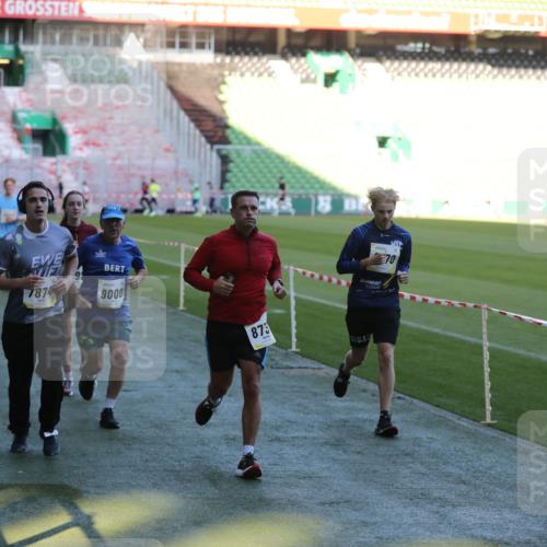 06.10.2024 - 19. swb-Marathon Bremen Yannick Fuchs http://msf.ph/oto/7386935 06.10.2024 10:26:24 Laufen im Stadion 7045, 7141, 7327, 7403, 7414, 7429, 7485, 7508, 7576, 7720, 7771, 7874, 7978, 8075, 8177, 8192, 8301, 8321, 8376, 8426, 8452, 8492, 8555, 8601, 8733, 8775, 8793, 8814, 8870, 8913, 8970, 8973, 8996, 8997, 9000, 9025, 9034, 9051, 9054, 9084 meine-sportfotos.de