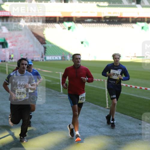 06.10.2024 - 19. swb-Marathon Bremen Yannick Fuchs http://msf.ph/oto/7386977 06.10.2024 10:26:25 Laufen im Stadion 7045, 7141, 7327, 7403, 7414, 7429, 7485, 7508, 7576, 7720, 7771, 7874, 7978, 8075, 8177, 8192, 8301, 8321, 8376, 8426, 8452, 8555, 8578, 8601, 8733, 8775, 8793, 8814, 8870, 8913, 8970, 8973, 8996, 8997, 9000, 9025, 9034, 9051, 9054, 9084 meine-sportfotos.de