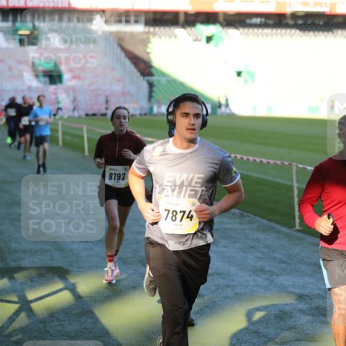 06.10.2024 - 19. swb-Marathon Bremen Yannick Fuchs http://msf.ph/oto/7387017 06.10.2024 10:26:26 Laufen im Stadion 7045, 7141, 7327, 7403, 7414, 7429, 7485, 7508, 7576, 7720, 7771, 7874, 7978, 8075, 8192, 8301, 8321, 8376, 8426, 8452, 8555, 8578, 8601, 8733, 8775, 8793, 8814, 8870, 8913, 8970, 8973, 8996, 8997, 9000, 9025, 9034, 9051, 9054, 9070, 9084 meine-sportfotos.de