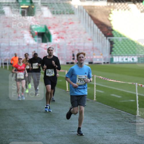 06.10.2024 - 19. swb-Marathon Bremen Yannick Fuchs http://msf.ph/oto/7387204 06.10.2024 10:26:29 Laufen im Stadion 7045, 7141, 7327, 7403, 7414, 7485, 7508, 7576, 7720, 7771, 7874, 7978, 8075, 8192, 8321, 8376, 8426, 8452, 8555, 8578, 8601, 8733, 8775, 8793, 8814, 8870, 8913, 8970, 8973, 8996, 8997, 9000, 9025, 9034, 9051, 9054, 9070, 9084 meine-sportfotos.de
