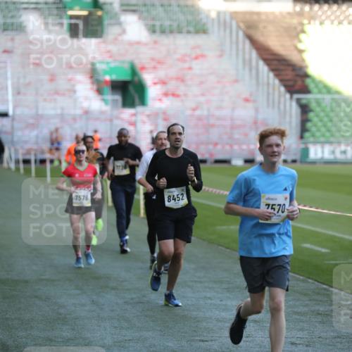 06.10.2024 - 19. swb-Marathon Bremen Yannick Fuchs http://msf.ph/oto/7387239 06.10.2024 10:26:30 Laufen im Stadion 7045, 7327, 7403, 7414, 7485, 7508, 7576, 7720, 7771, 7874, 7978, 8075, 8192, 8321, 8376, 8426, 8452, 8555, 8578, 8601, 8733, 8775, 8793, 8814, 8870, 8913, 8970, 8973, 8996, 8997, 9000, 9025, 9034, 9051, 9054, 9070, 9084 meine-sportfotos.de