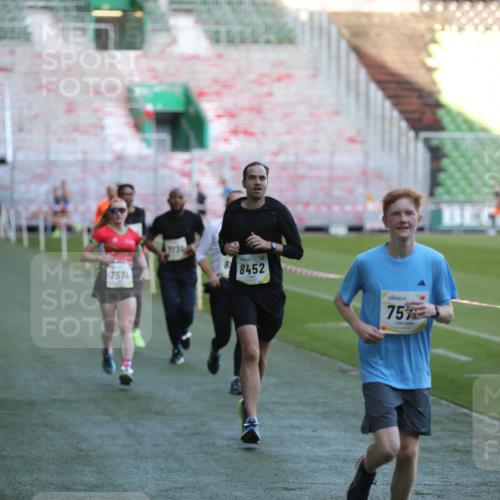 06.10.2024 - 19. swb-Marathon Bremen Yannick Fuchs http://msf.ph/oto/7387246 06.10.2024 10:26:30 Laufen im Stadion 7045, 7327, 7403, 7414, 7485, 7508, 7576, 7720, 7771, 7874, 7978, 8075, 8192, 8321, 8376, 8426, 8452, 8555, 8578, 8601, 8733, 8775, 8793, 8814, 8870, 8913, 8970, 8973, 8996, 8997, 9000, 9025, 9034, 9051, 9054, 9070, 9084 meine-sportfotos.de