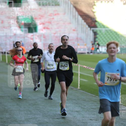 06.10.2024 - 19. swb-Marathon Bremen Yannick Fuchs http://msf.ph/oto/7387282 06.10.2024 10:26:31 Laufen im Stadion 7045, 7327, 7403, 7414, 7485, 7508, 7576, 7720, 7771, 7874, 7978, 8075, 8192, 8321, 8376, 8426, 8452, 8555, 8578, 8601, 8733, 8775, 8793, 8814, 8870, 8913, 8970, 8973, 8996, 8997, 9000, 9025, 9034, 9051, 9054, 9070, 9084 meine-sportfotos.de