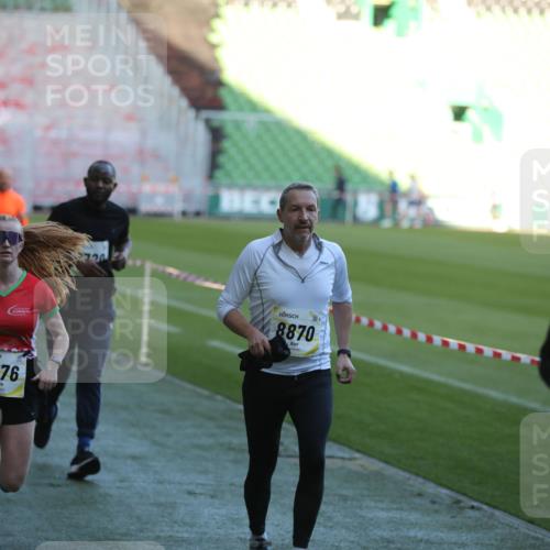 06.10.2024 - 19. swb-Marathon Bremen Yannick Fuchs http://msf.ph/oto/7387317 06.10.2024 10:26:34 Laufen im Stadion 7045, 7327, 7403, 7414, 7508, 7576, 7720, 7874, 7978, 8075, 8192, 8321, 8376, 8426, 8452, 8555, 8578, 8601, 8652, 8733, 8814, 8870, 8913, 8970, 8973, 8996, 8997, 9000, 9025, 9034, 9051, 9054, 9070, 9084 meine-sportfotos.de