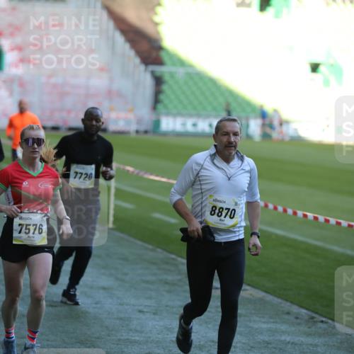 06.10.2024 - 19. swb-Marathon Bremen Yannick Fuchs http://msf.ph/oto/7387338 06.10.2024 10:26:34 Laufen im Stadion 7045, 7327, 7403, 7414, 7508, 7576, 7720, 7874, 7978, 8075, 8192, 8321, 8376, 8426, 8452, 8555, 8578, 8601, 8652, 8733, 8814, 8870, 8913, 8970, 8973, 8996, 8997, 9000, 9025, 9034, 9051, 9054, 9070, 9084 meine-sportfotos.de