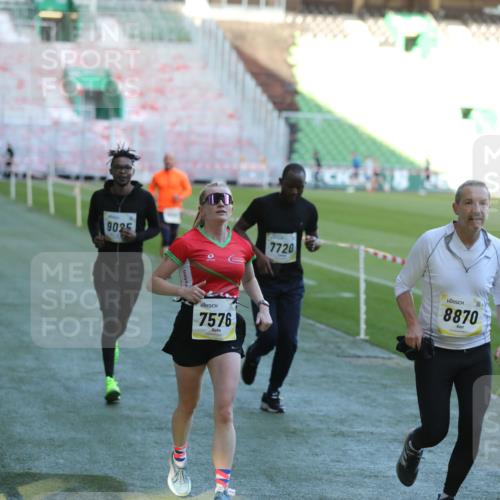 06.10.2024 - 19. swb-Marathon Bremen Yannick Fuchs http://msf.ph/oto/7387382 06.10.2024 10:26:35 Laufen im Stadion 7045, 7327, 7403, 7414, 7508, 7576, 7720, 7874, 7978, 8075, 8192, 8321, 8376, 8426, 8452, 8578, 8601, 8652, 8733, 8814, 8870, 8913, 8970, 8973, 8996, 8997, 9000, 9025, 9051, 9054, 9070, 9084 meine-sportfotos.de