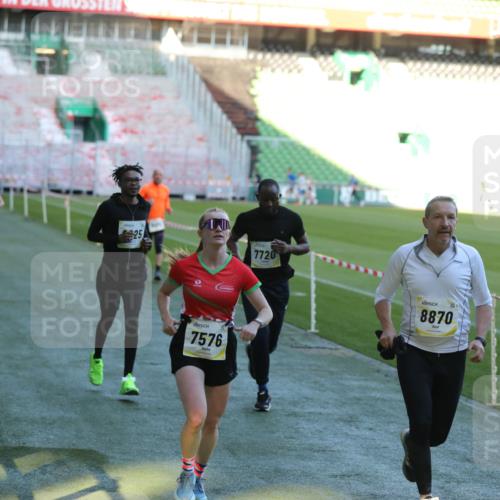 06.10.2024 - 19. swb-Marathon Bremen Yannick Fuchs http://msf.ph/oto/7387417 06.10.2024 10:26:35 Laufen im Stadion 7045, 7327, 7403, 7414, 7508, 7576, 7720, 7874, 7978, 8075, 8192, 8321, 8376, 8426, 8452, 8578, 8601, 8652, 8733, 8814, 8870, 8913, 8970, 8973, 8996, 8997, 9000, 9025, 9051, 9054, 9070, 9084 meine-sportfotos.de