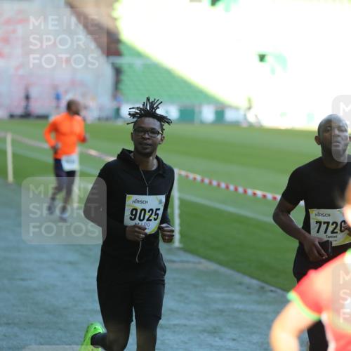 06.10.2024 - 19. swb-Marathon Bremen Yannick Fuchs http://msf.ph/oto/7387498 06.10.2024 10:26:36 Laufen im Stadion 7045, 7327, 7403, 7414, 7508, 7576, 7720, 7874, 7978, 8075, 8192, 8321, 8335, 8376, 8426, 8452, 8578, 8601, 8652, 8733, 8814, 8870, 8913, 8970, 8973, 8996, 8997, 9000, 9025, 9051, 9054, 9070, 9084 meine-sportfotos.de
