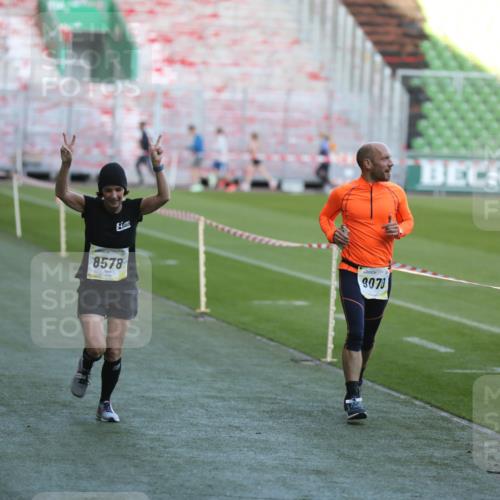 06.10.2024 - 19. swb-Marathon Bremen Yannick Fuchs http://msf.ph/oto/7387525 06.10.2024 10:26:37 Laufen im Stadion 7045, 7327, 7403, 7414, 7508, 7576, 7720, 7874, 7978, 8075, 8192, 8321, 8335, 8376, 8452, 8578, 8601, 8652, 8733, 8814, 8870, 8913, 8970, 8973, 8996, 8997, 9000, 9025, 9051, 9054, 9070, 9084 meine-sportfotos.de